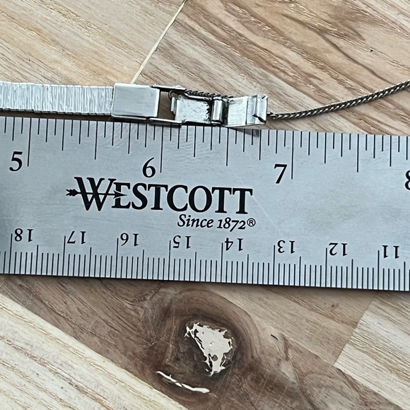 Seiko Ladies Watch Vintage Mechanical Winding Silver Tone Bracelet and Dial - Picture 15 of 15